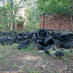 Reifenablagerungen Spora Siedlung &copy;Gemeinde Elsteraue